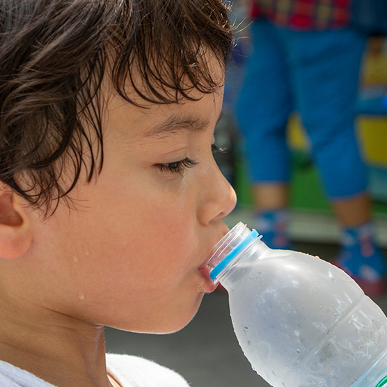 Cómo identificar un golpe de calor en niños