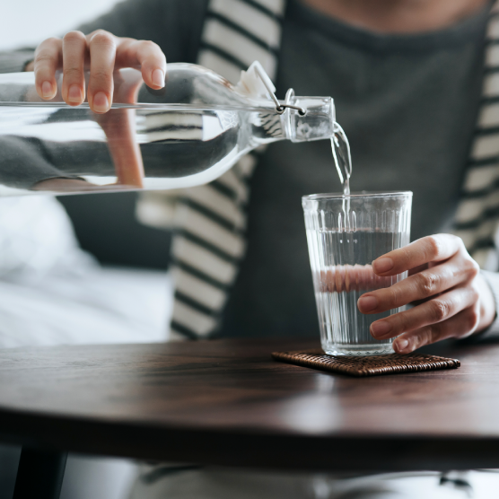 La importancia de los líquidos y electrolitos para la ola de calor